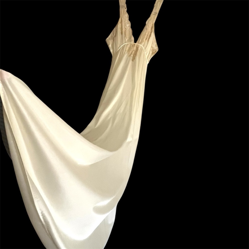 Ethereal Buttery Ivory with Lace Trim 70s Vintage Slip-Dress Gown Kayser Perfect - Picture 4 of 16